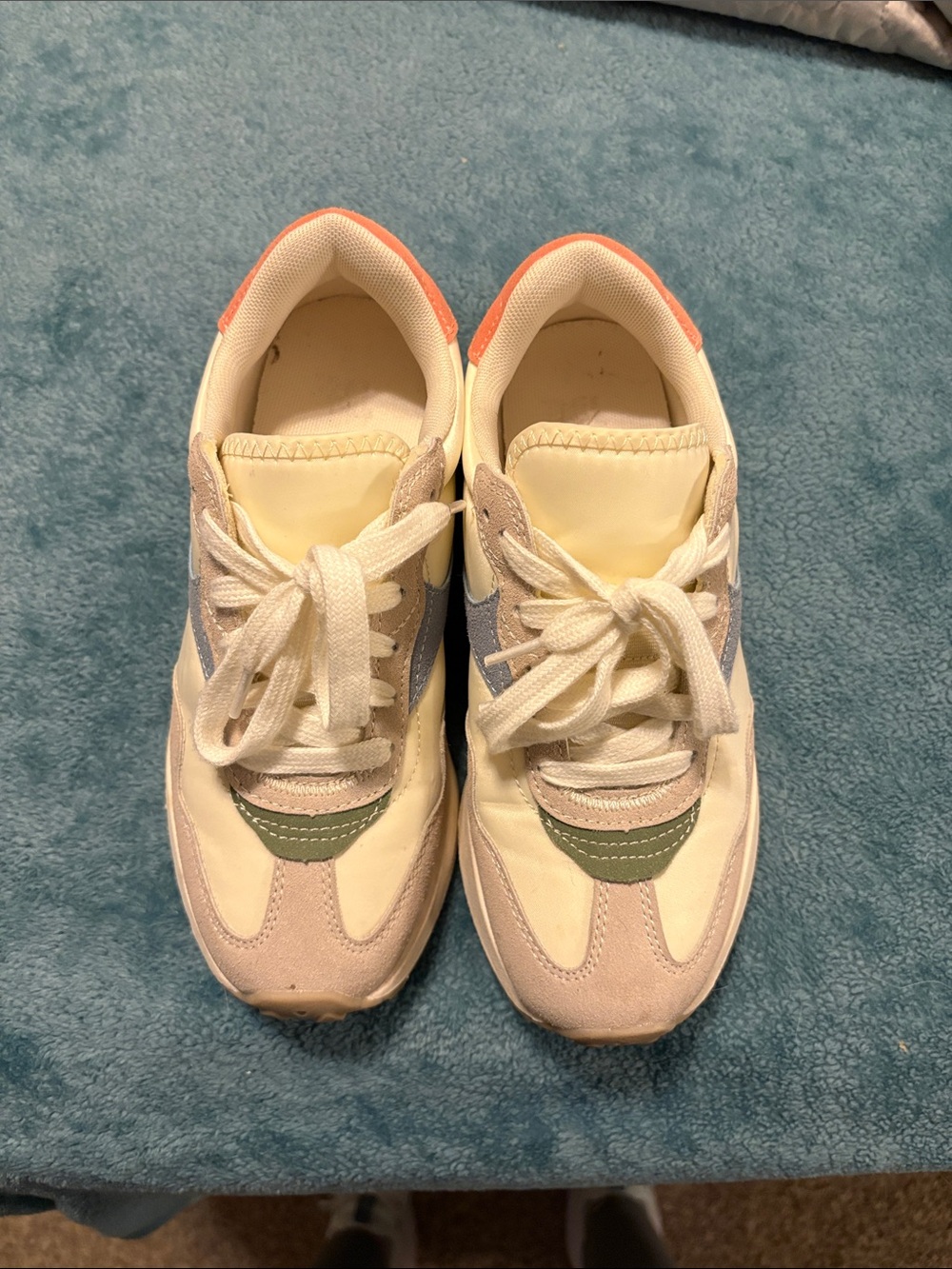 Time and tru women’s retro style sneaker size 7.